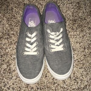 Men’s or women’s Vans! Size 9!